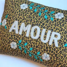 Embroidered cushion AMOUR 2