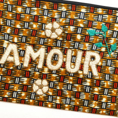 Pochette brodée GM AMOUR