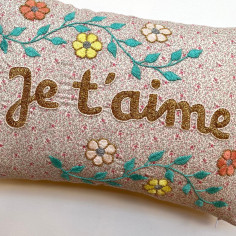 Coussin brodé je t'aime 2