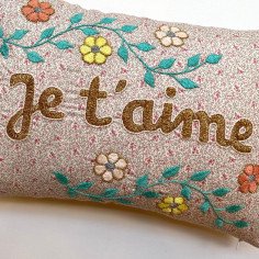 Embroidered cushion Je t'aime 2