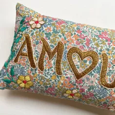 Mini embroidered cushion AMOUR 2
