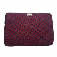 Padded protective pouch L