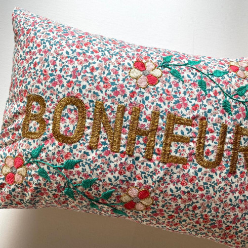 Coussin brodé BONHEUR