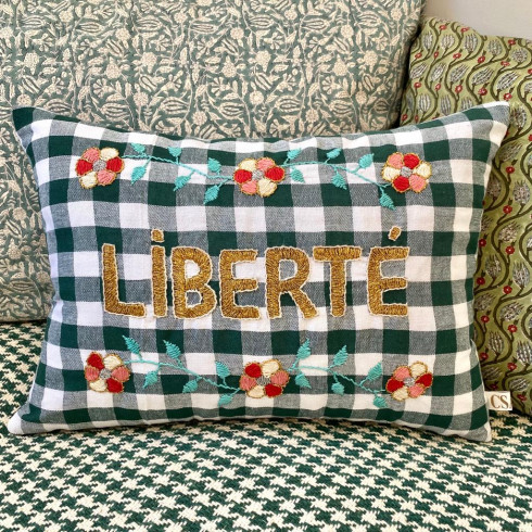 Coussin brodé LIBERTE