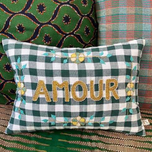 Coussin brodé Amour