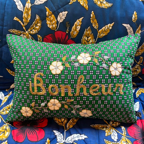 Coussin brodé BONHEUR