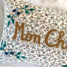 Embroidered cushion Mon chéri 2