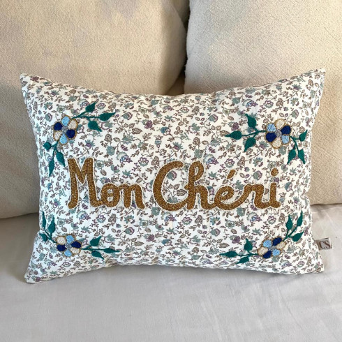 Embroidered cushion Mon chéri