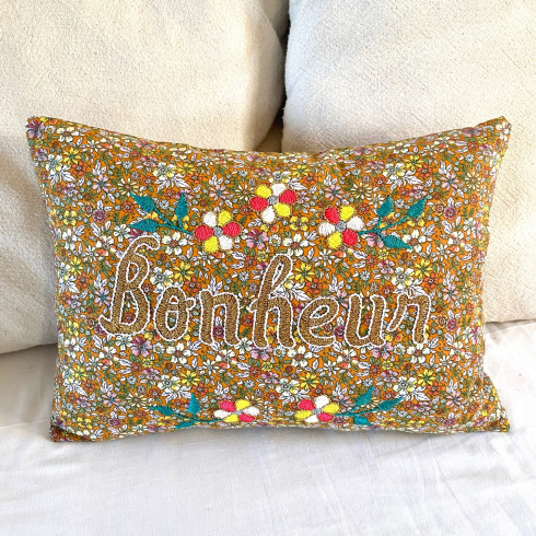 Coussin brodé BONHEUR
