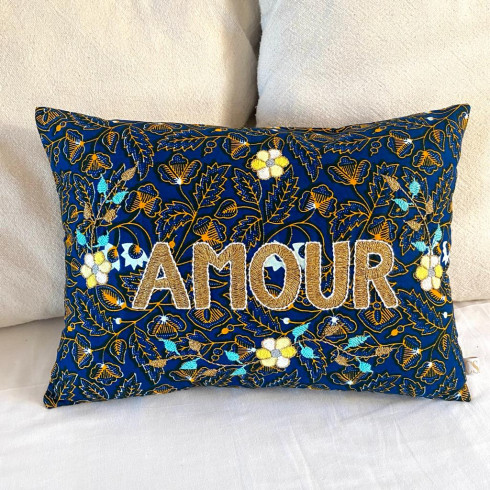 Coussin brodé Amour