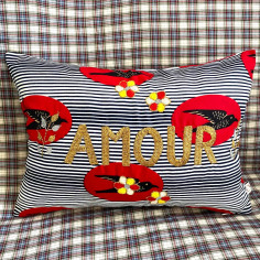 Coussin brodé Amour