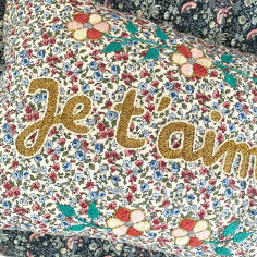 Embroidered cushion JE TAIME 2