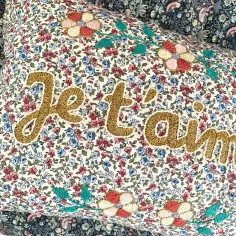 Embroidered cushion JE TAIME 2