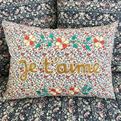 Embroidered cushion JE TAIME