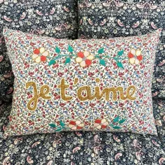 Embroidered cushion JE TAIME