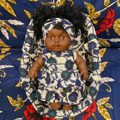 Poupée Amy robe bleue écrue 2