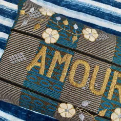 Embroidered cushion AMOUR 2