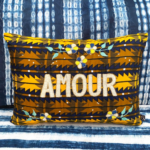 Coussin brodé Amour