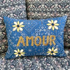 Embroidered cushion AMOUR 2