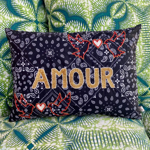 Coussin brodé Amour