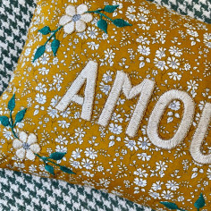 Embroidered cushion AMOUR 2