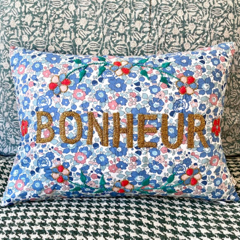 Coussin brodé BONHEUR