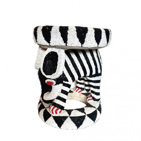 Tabouret perlé du Cameroun