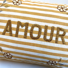 Coussin brodé Amour 2