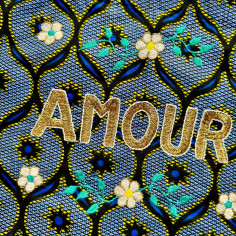 Kossiwa bag embroidered AMOUR 2