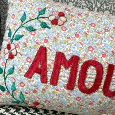 Embroidered cushion AMOUR 2