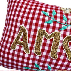 Mini embroidered cushion AMOUR 2