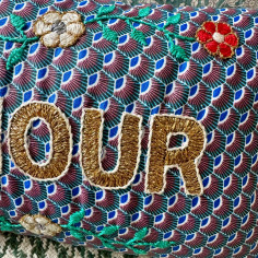 Mini embroidered cushion AMOUR 2