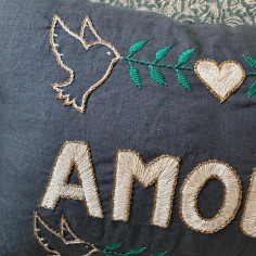 Embroidered cushion AMOUR 2
