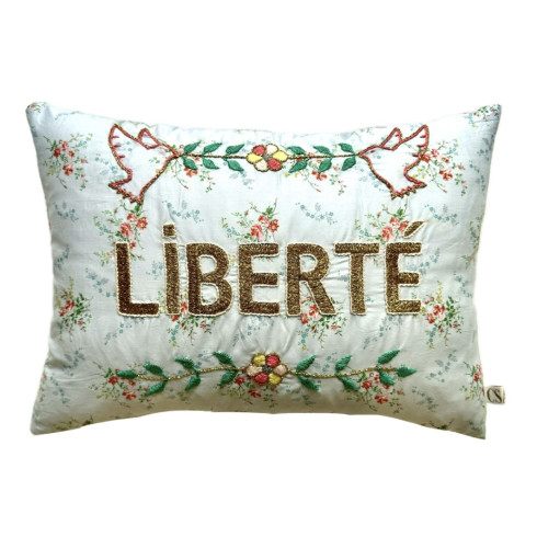 Coussin brodé LIBERTE