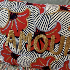 Embroidered cushion AMOUR 2