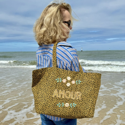 Kossiwa bag embroidered AMOUR