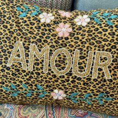 Embroidered cushion AMOUR 2