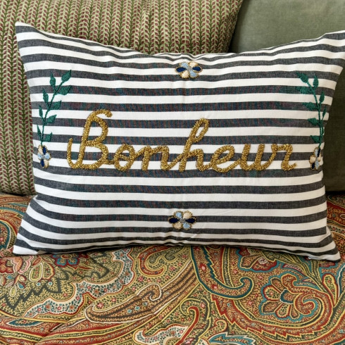 Embroidered cushion Bonheur