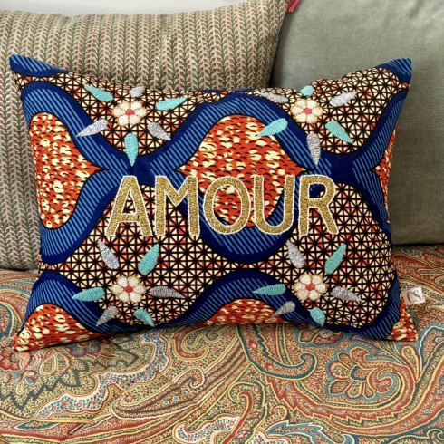 Coussin brodé AMOUR
