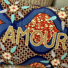 Embroidered cushion AMOUR 2