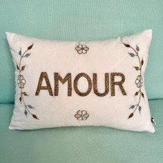 Embroidered cushion AMOUR 2