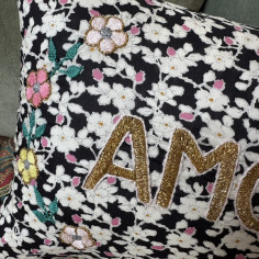 Embroidered cushion AMOUR 2