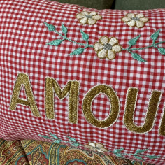 Embroidered cushion AMOUR 2
