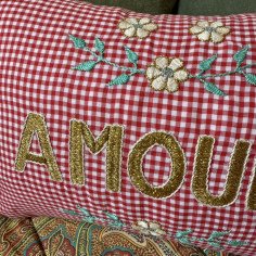 Embroidered cushion AMOUR 2