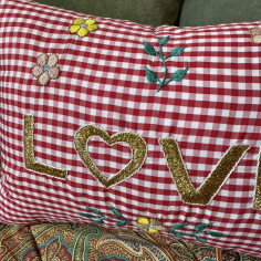 Coussin brodé LOVE 2