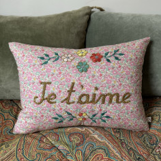 Embroidered cushion Je t'aime