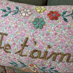 Coussin brodé je t'aime 2