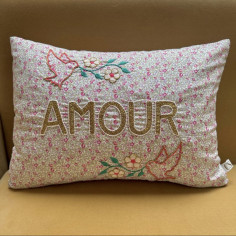 Coussin brodé Amour 2