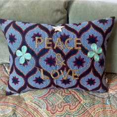 Coussin brodé PEACE AND LOVE