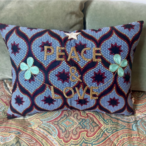 Coussin brodé PEACE AND LOVE